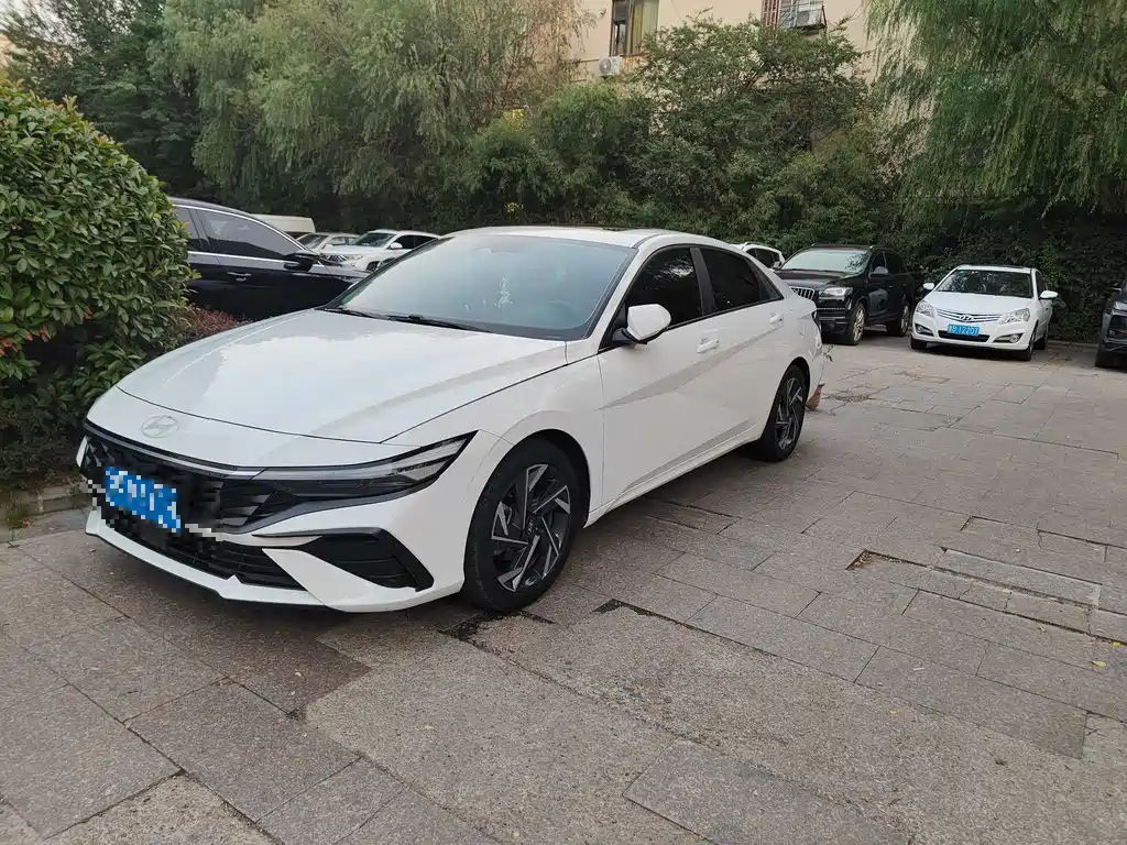 Hyundai Elantra 2024