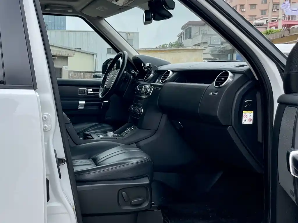 Land Rover Discovery 2015 — фото 11