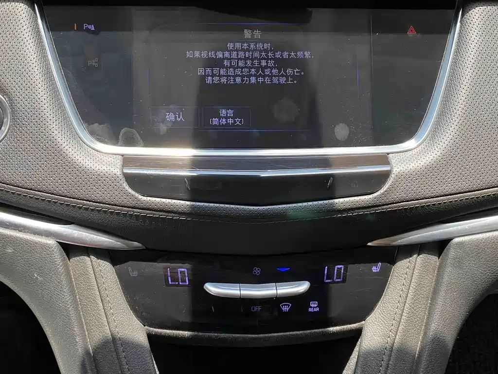 Cadillac XT5 2017 — фото 10