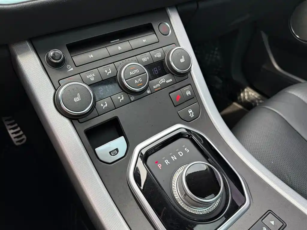 Land Rover Evoque 2015 — фото 11