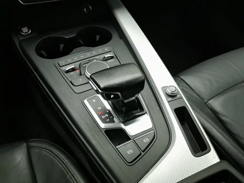 Audi A4L 2017 — фото 13