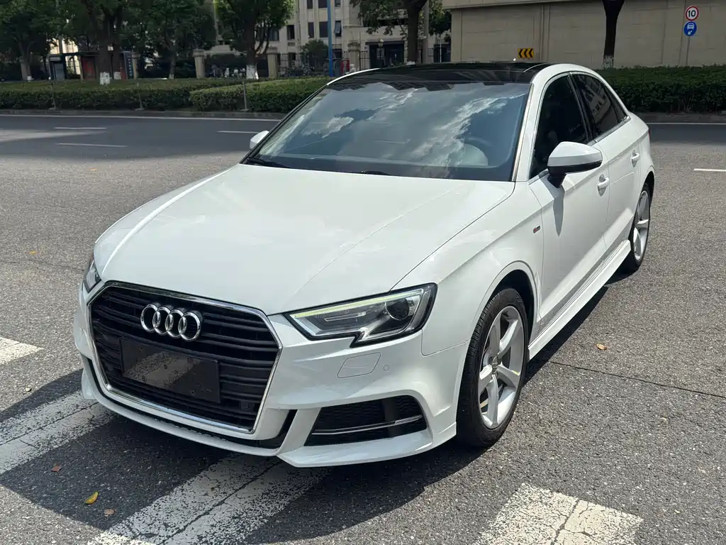 Audi A3 2018 — фото 1