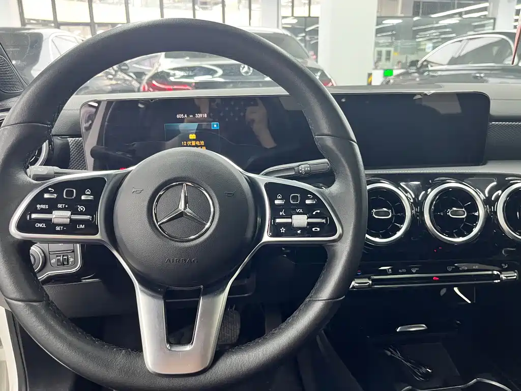 Mercedes-Benz A-Class 2022 — фото 8