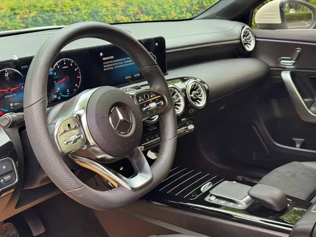 Mercedes-Benz A-Class 2023 — фото 14