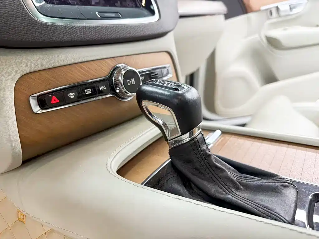 Volvo XC90 2016 — фото 12