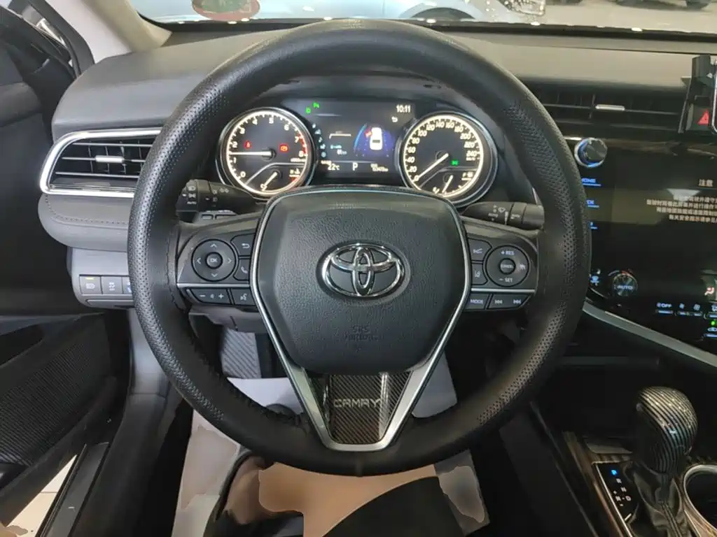 Toyota Camry 2019 — фото 11