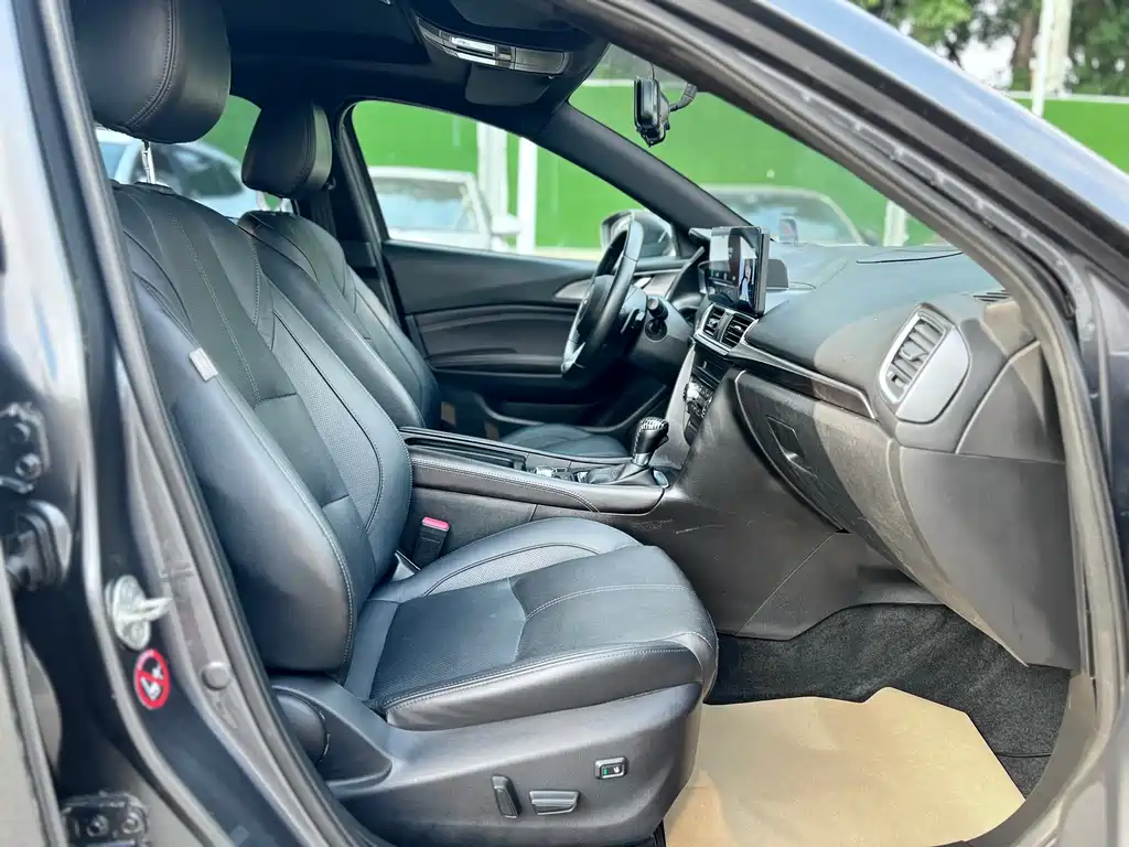 Mazda 3 Axela 2019 — фото 10