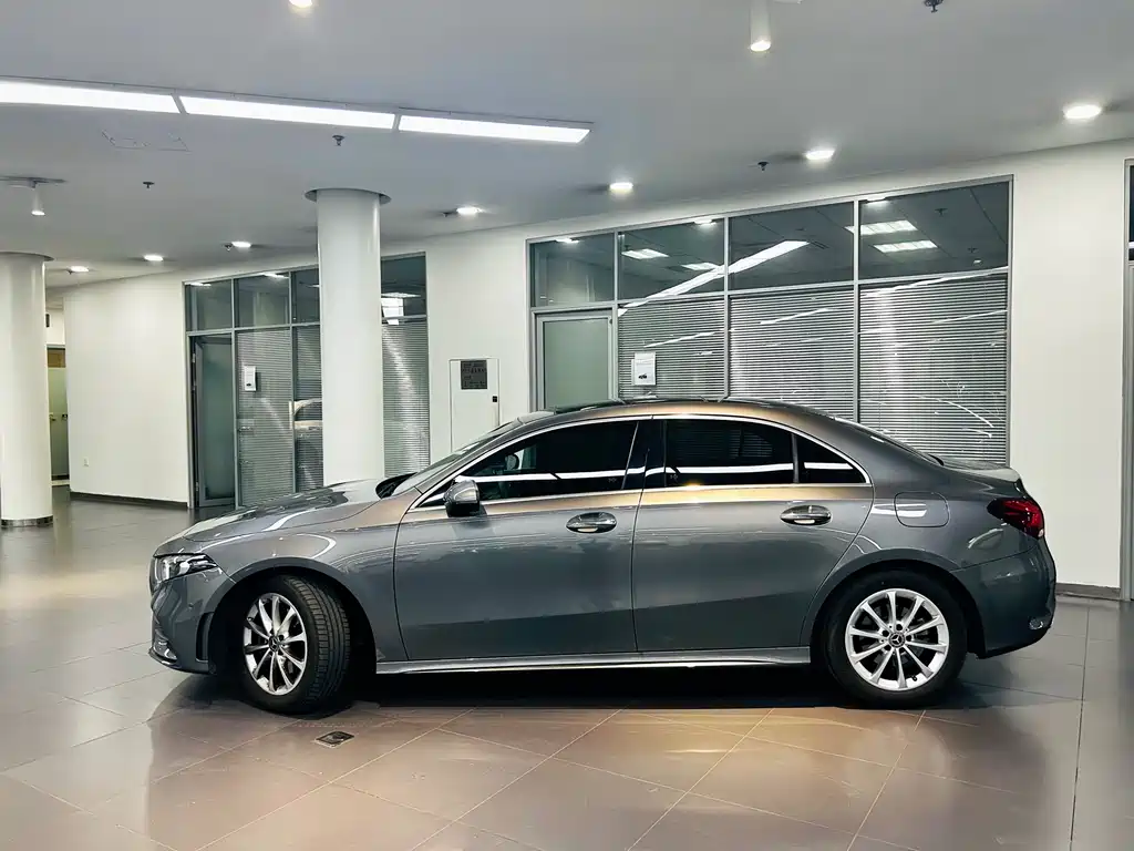 Mercedes-Benz A-Class 2023 — фото 16