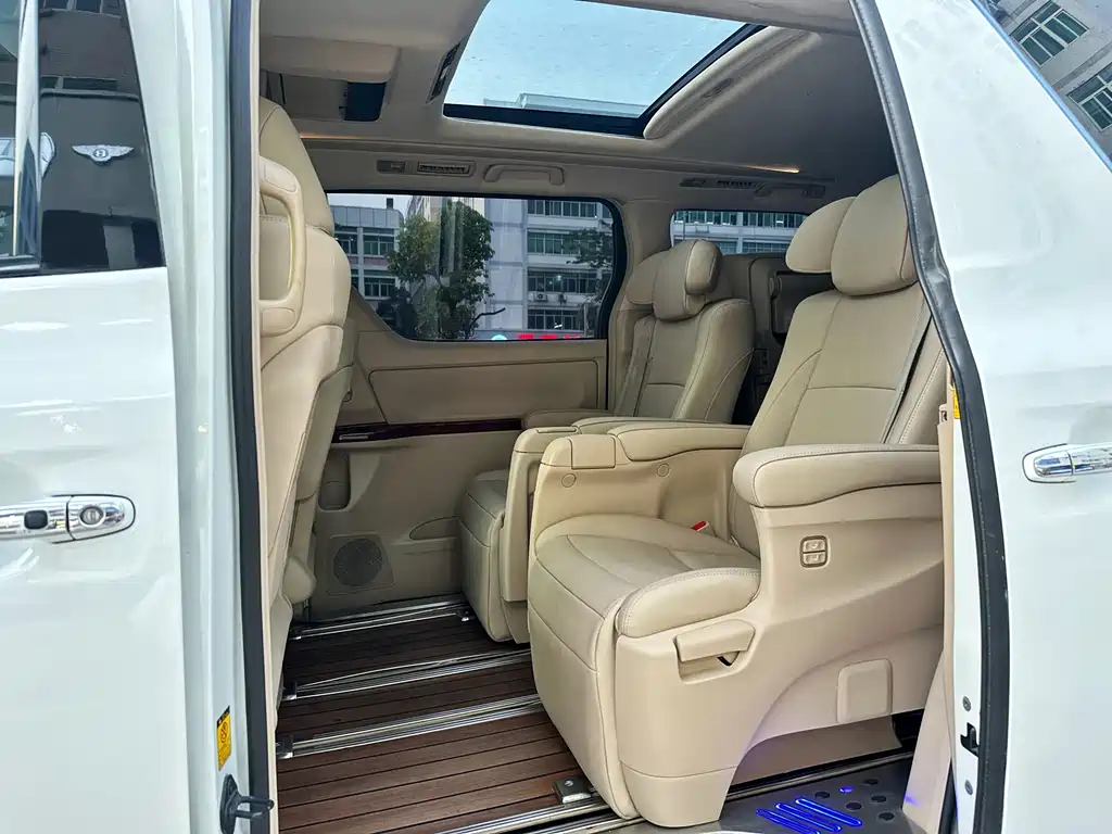 Toyota Alphard 2011 — фото 11