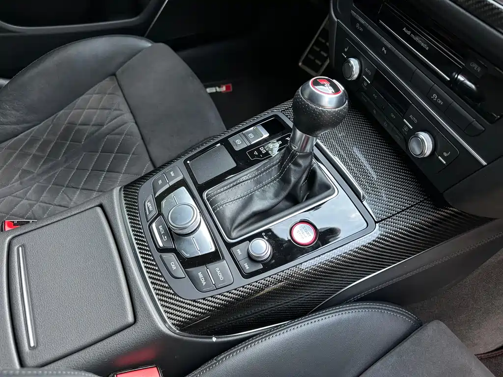 Audi RS 6 2017 — фото 19