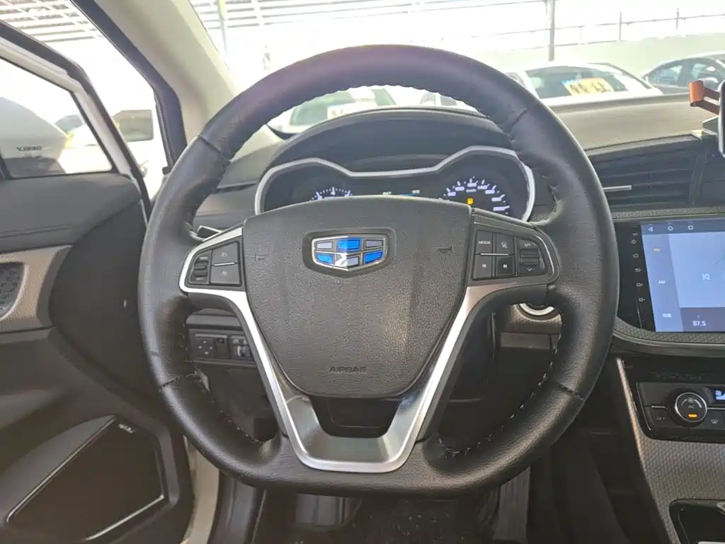 Geely Emgrand GS 2016 — фото 11