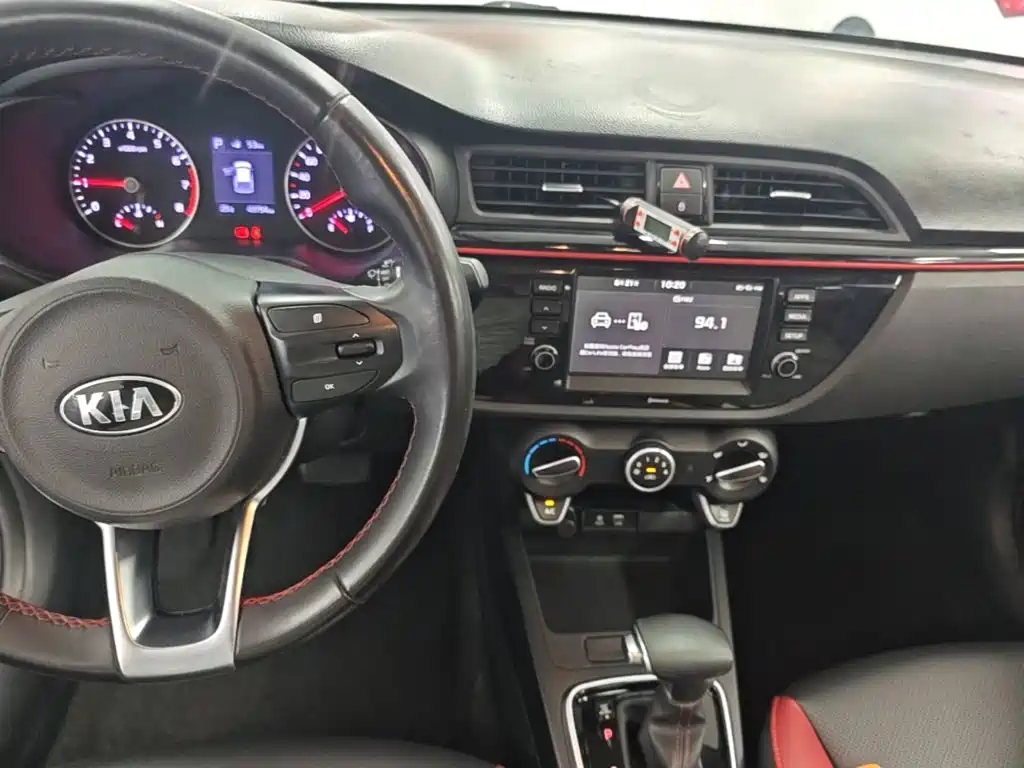 Kia KX Cross 2019 — фото 10