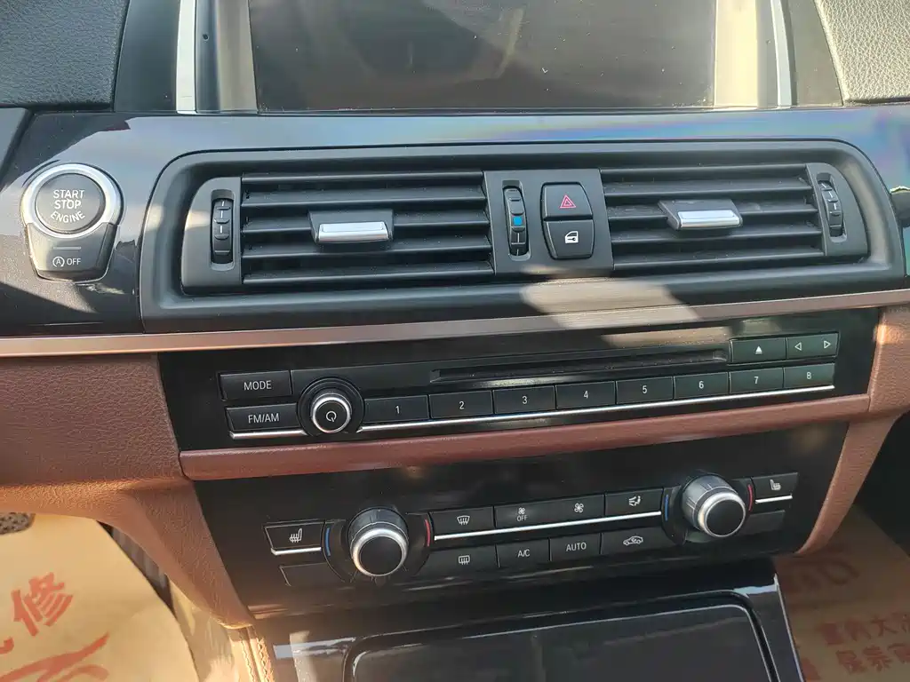 BMW 5 Series 2017 — фото 11
