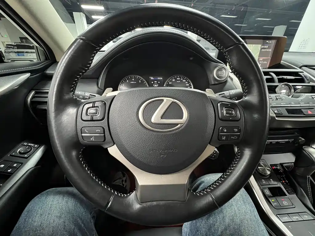 Lexus NX 2020 — фото 15