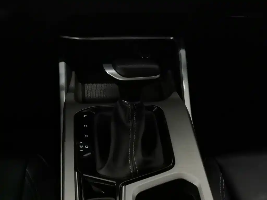 Geely Emgrand 2025 — фото 13