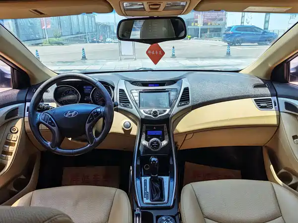 Hyundai Elantra Langdong 2013