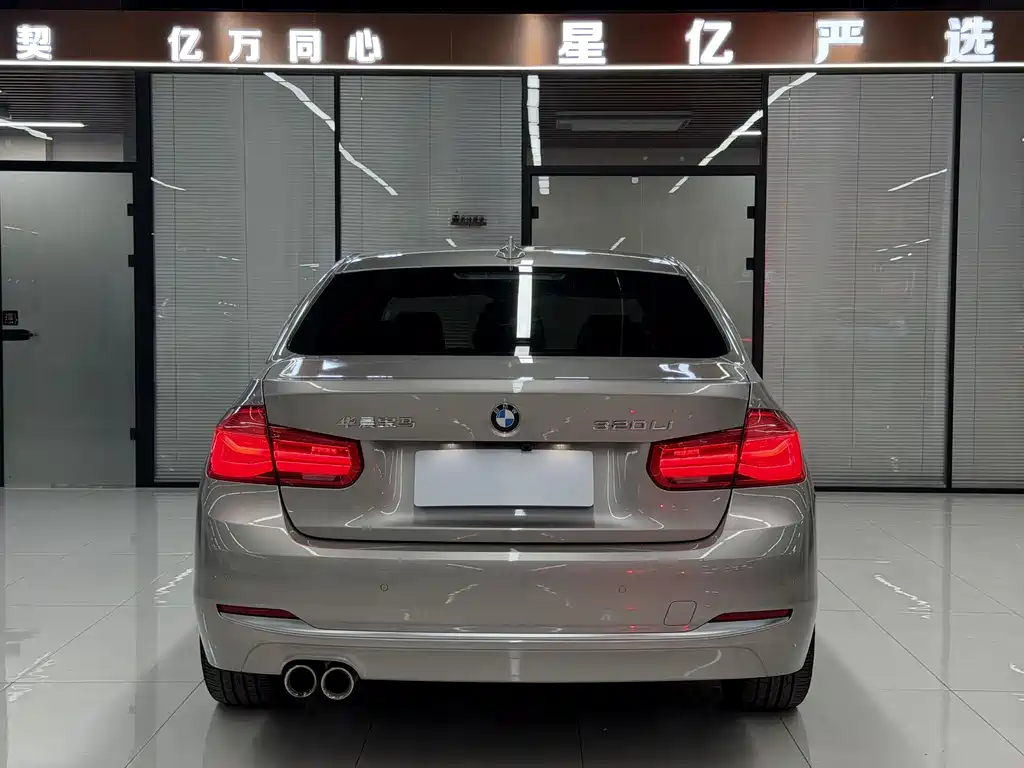 BMW 3 Series 2018 — фото 19