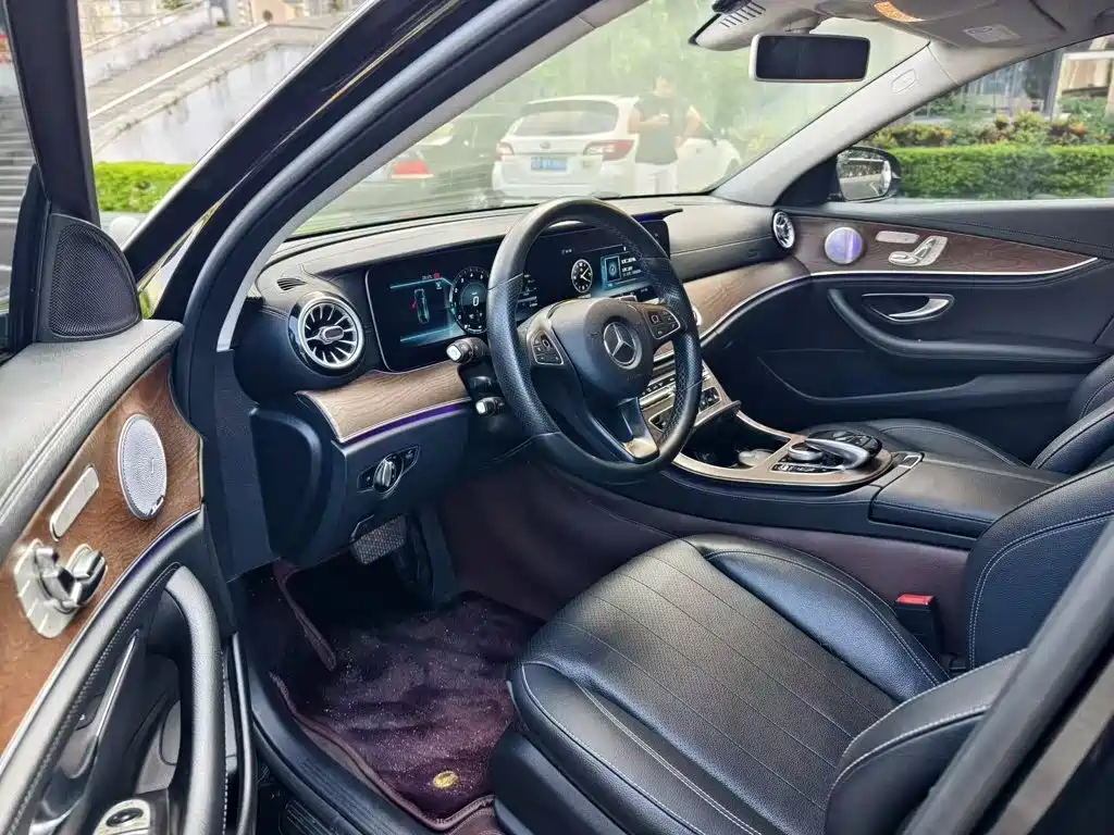 Mercedes-Benz E-Class 2018 — фото 14