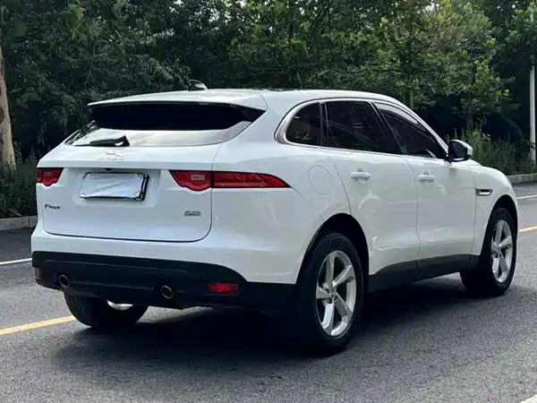 Jaguar F-PACE 2020