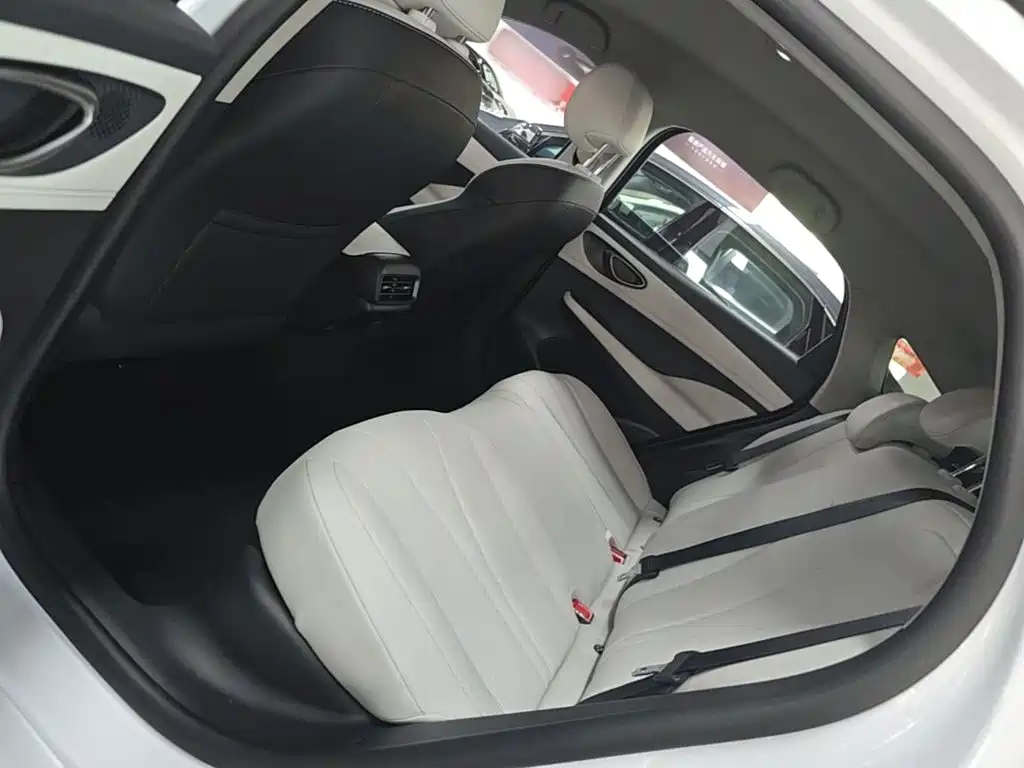 BYD Seal 05 DM-i 2025 — фото 13