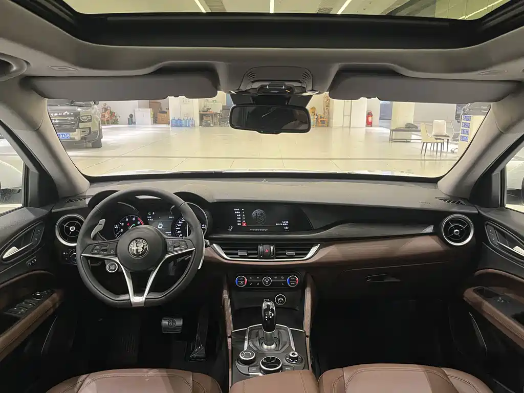 Alfa Romeo Stelvio 2018 — фото 10