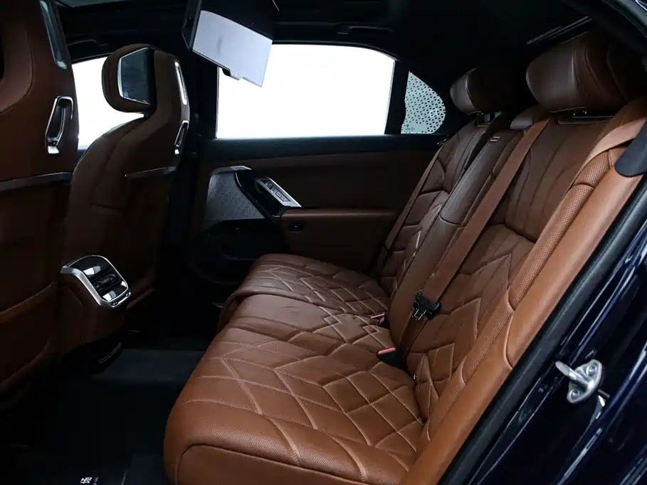BMW 7 Series 2023 — фото 14