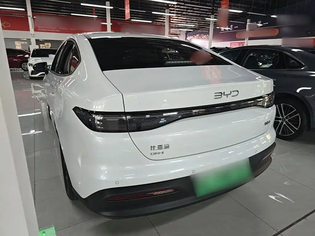 BYD Seal 05 DM-i 2025 — фото 23