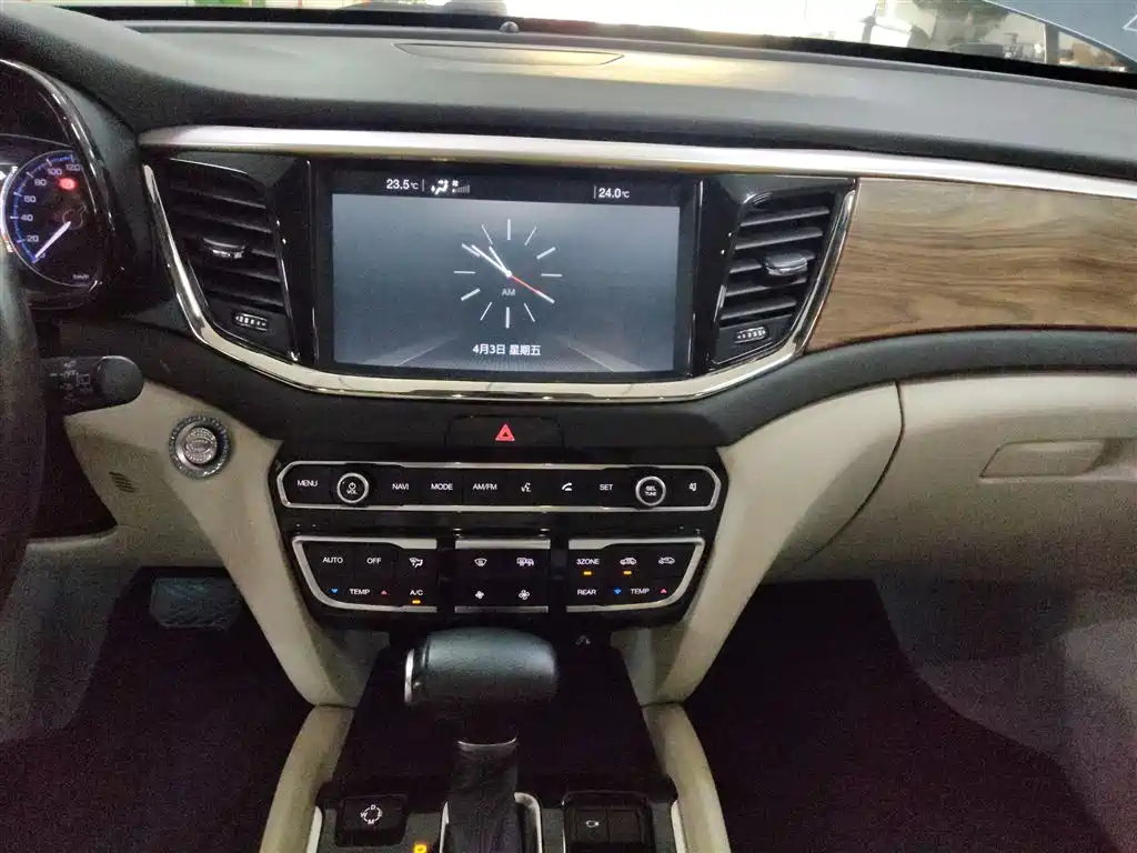 GAC Motor Trumpchi GS8 2017 — фото 9