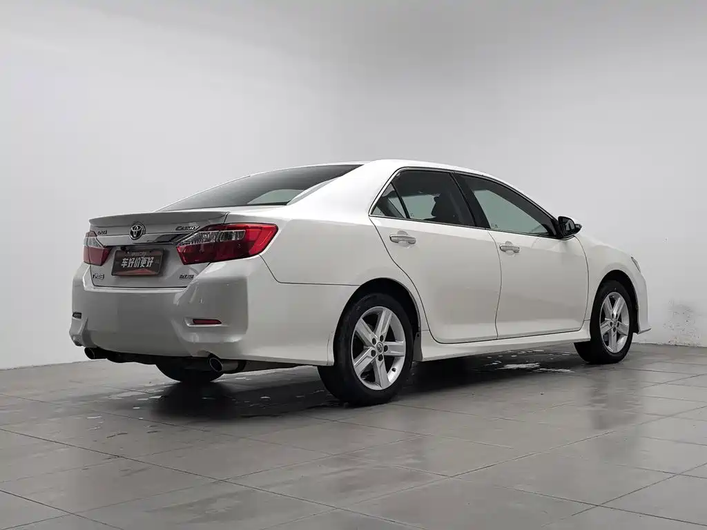 Toyota Camry 2013 — фото 2
