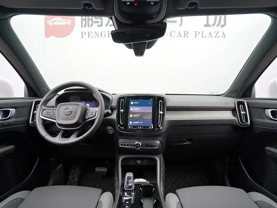 Volvo XC40 2024 — фото 10