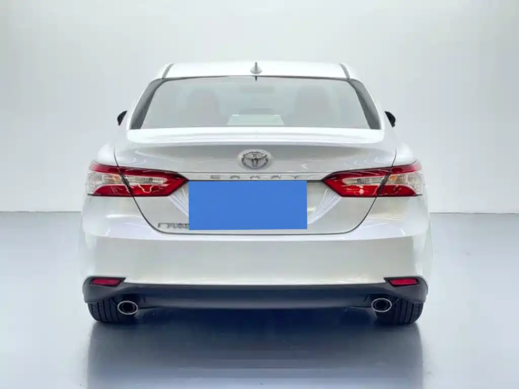 Toyota Camry 2022 — фото 5