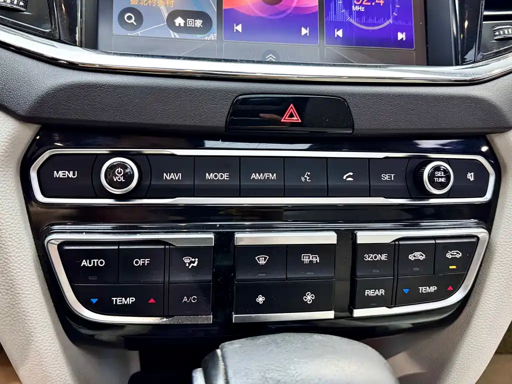 GAC Motor Trumpchi GS8 2018 — фото 16