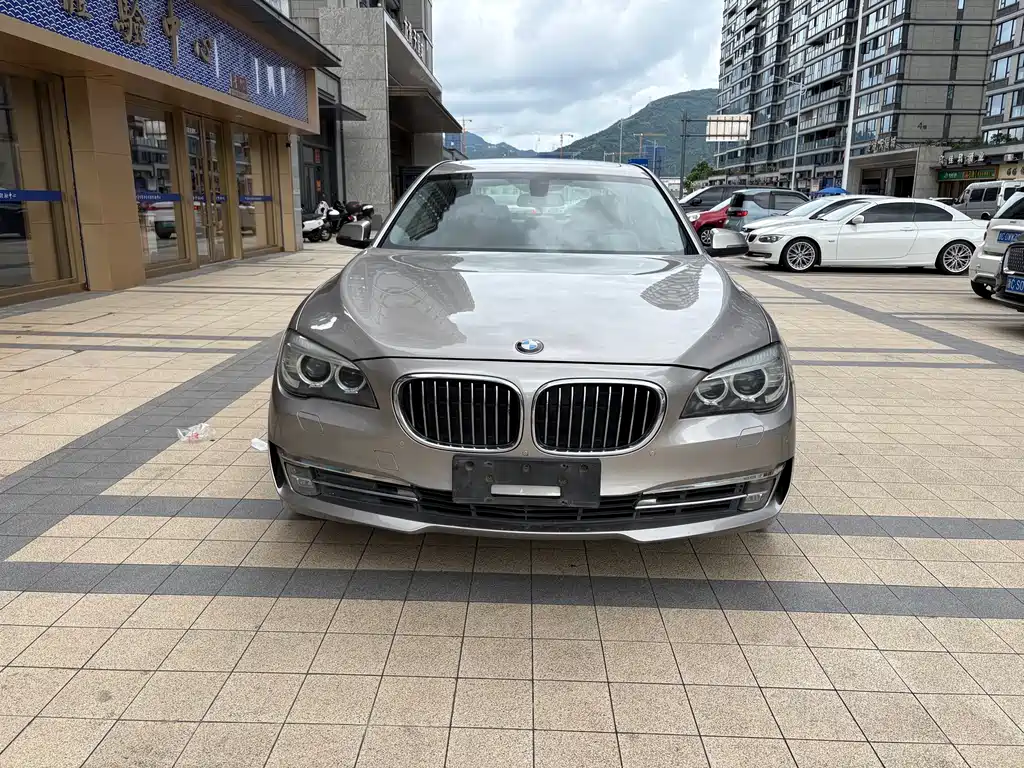 BMW 7 Series 2015 — фото 1