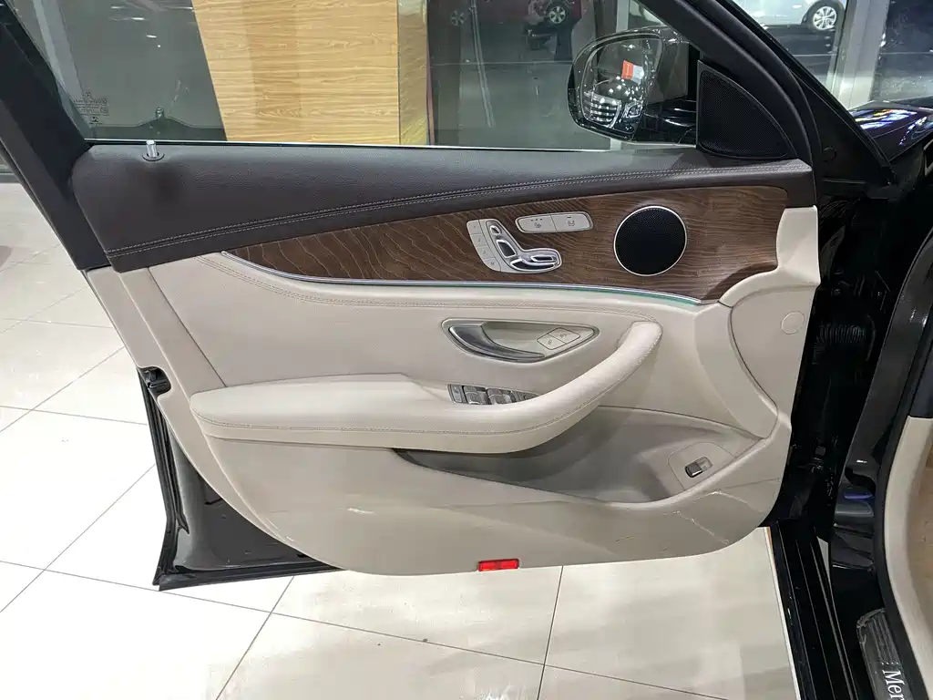 Mercedes-Benz E-Class 2018 — фото 13