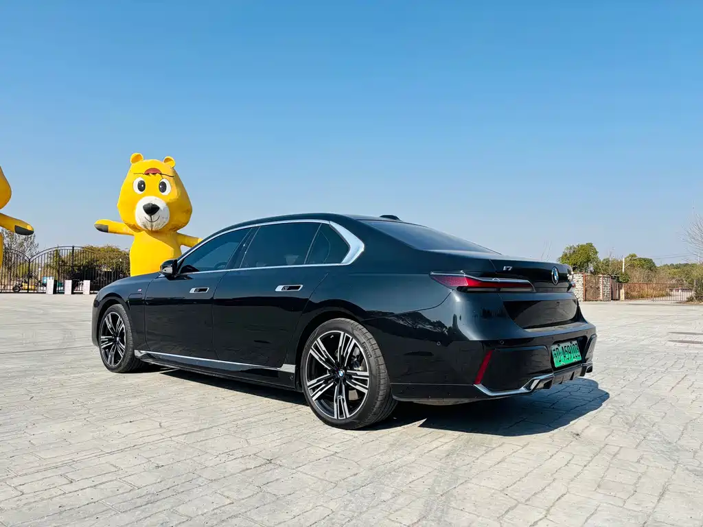 BMW i7 2023 — фото 4