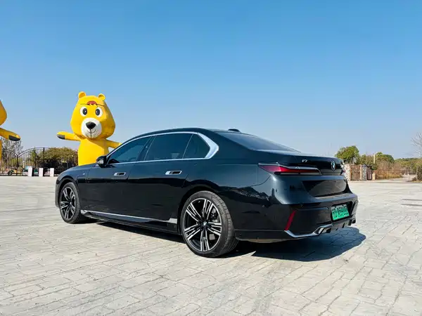BMW i7 2023