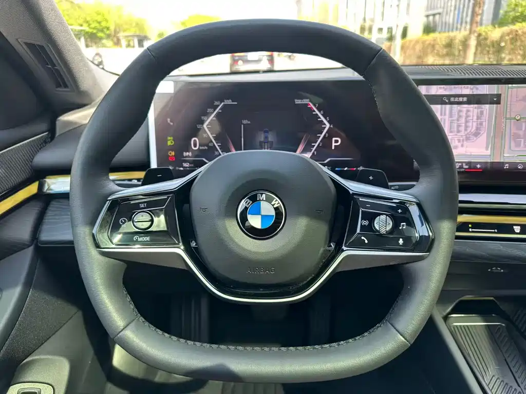 BMW 5 Series 2025 — фото 18