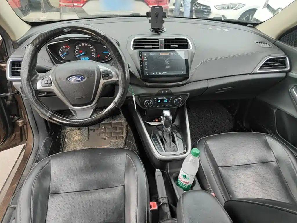 Ford Escort 2016 — фото 10