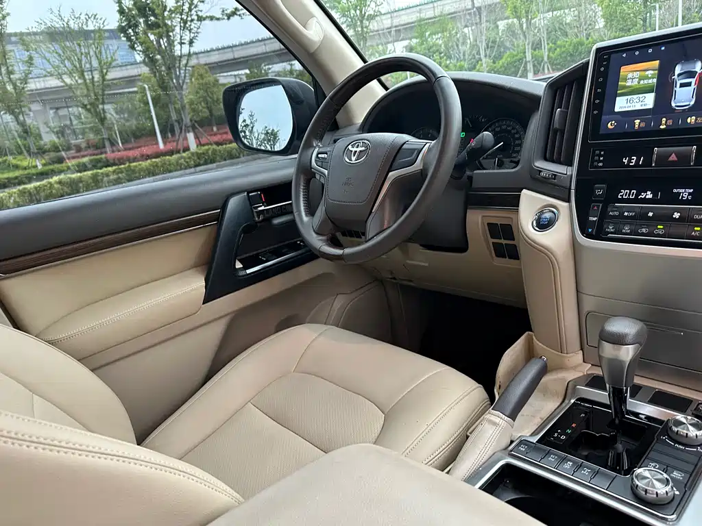 Toyota Land Cruiser 2019 — фото 11