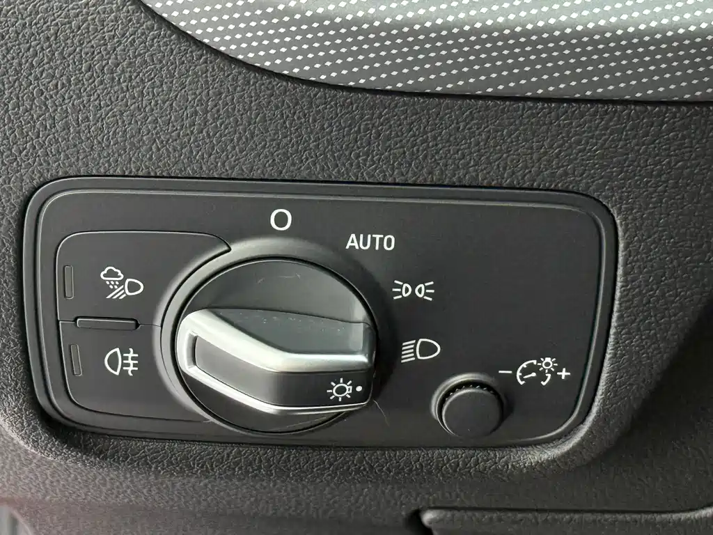 Audi Q2L 2022 — фото 20