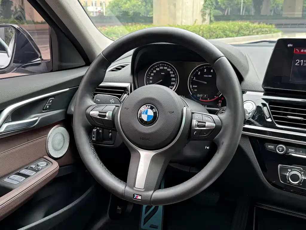 BMW 1 Series 2023 — фото 12