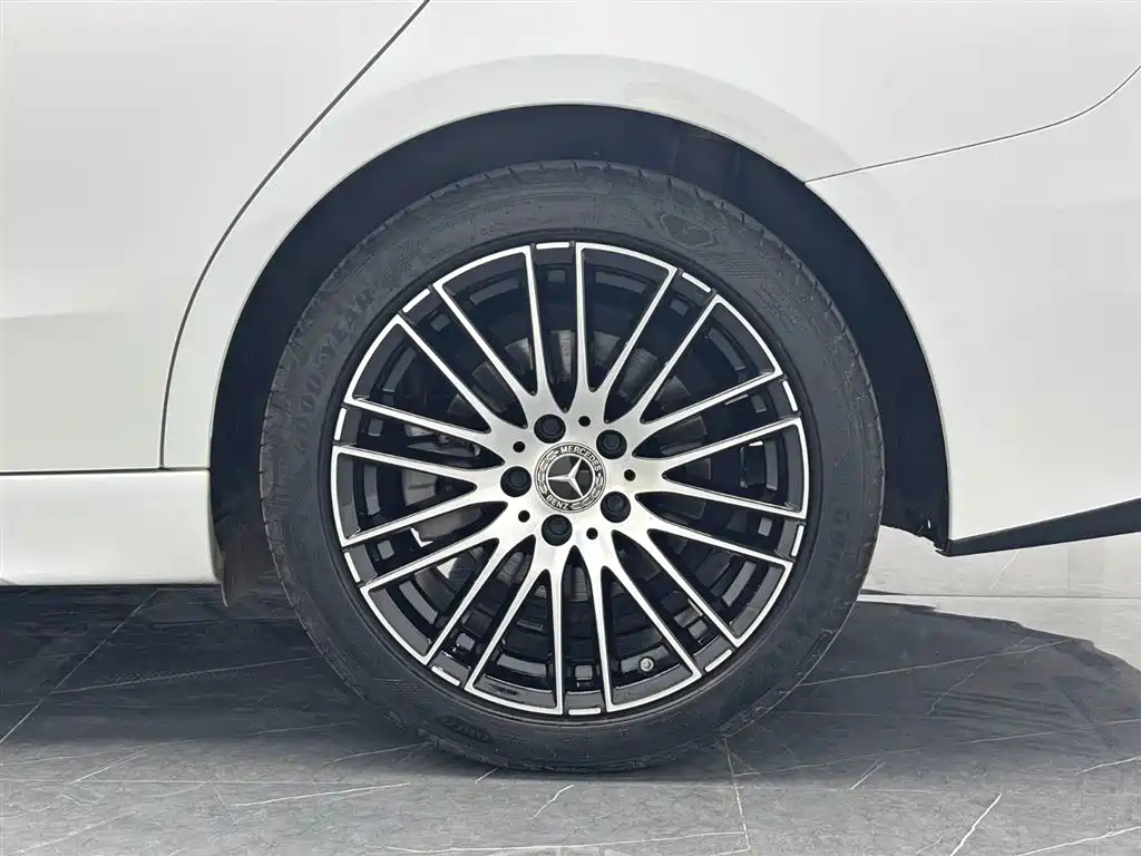 Mercedes-Benz C-Class 2023 — фото 24