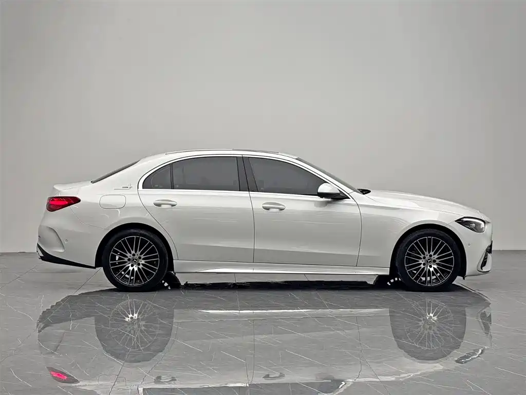 Mercedes-Benz C-Class 2023 — фото 7