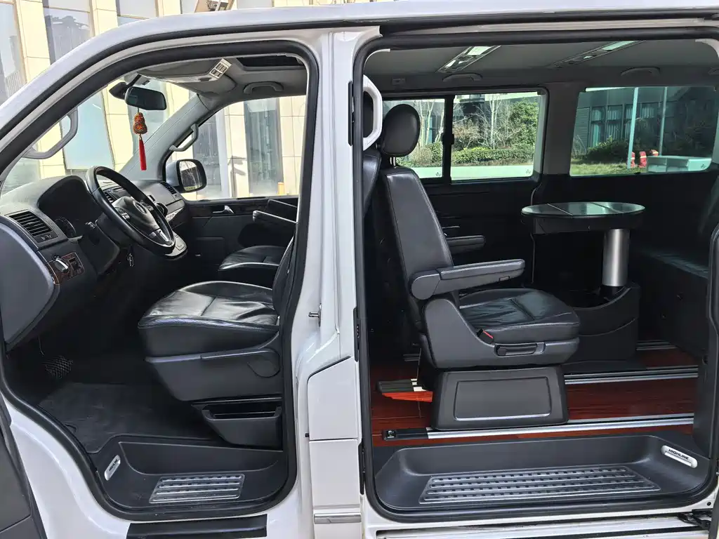 Volkswagen Multivan 2017 — фото 25