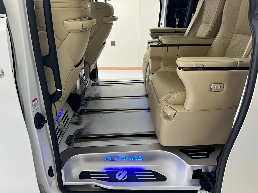 Toyota Alphard 2020 — фото 13
