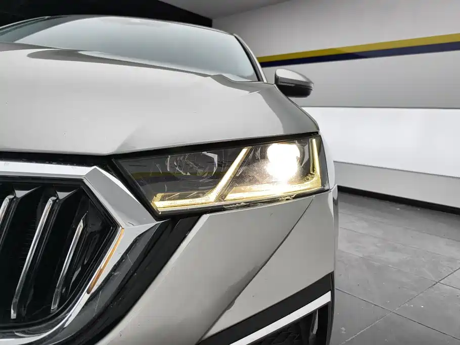 Skoda Octavia 2022 — фото 5