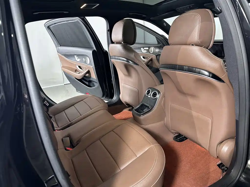Mercedes-Benz E-Class 2023 — фото 10