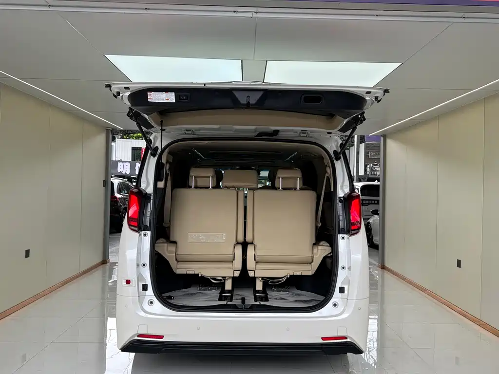 Toyota Alphard 2020 — фото 27