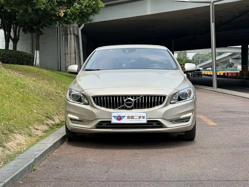 Volvo S60 2019 — фото 2