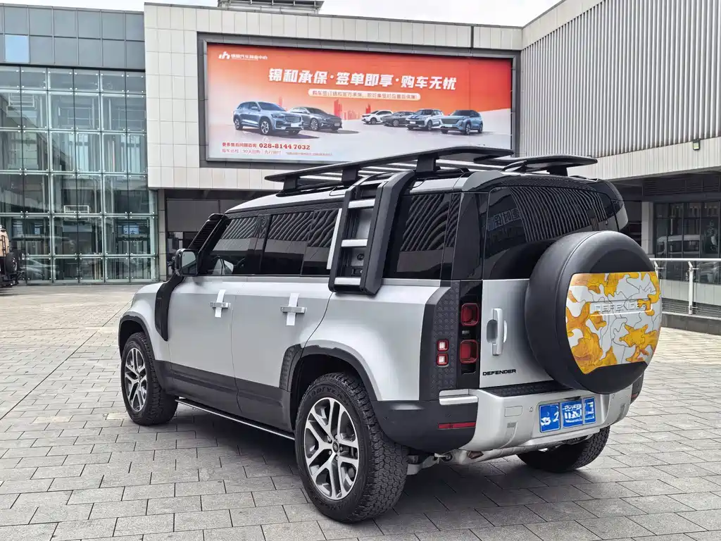 Land Rover Defender 2020 — фото 18